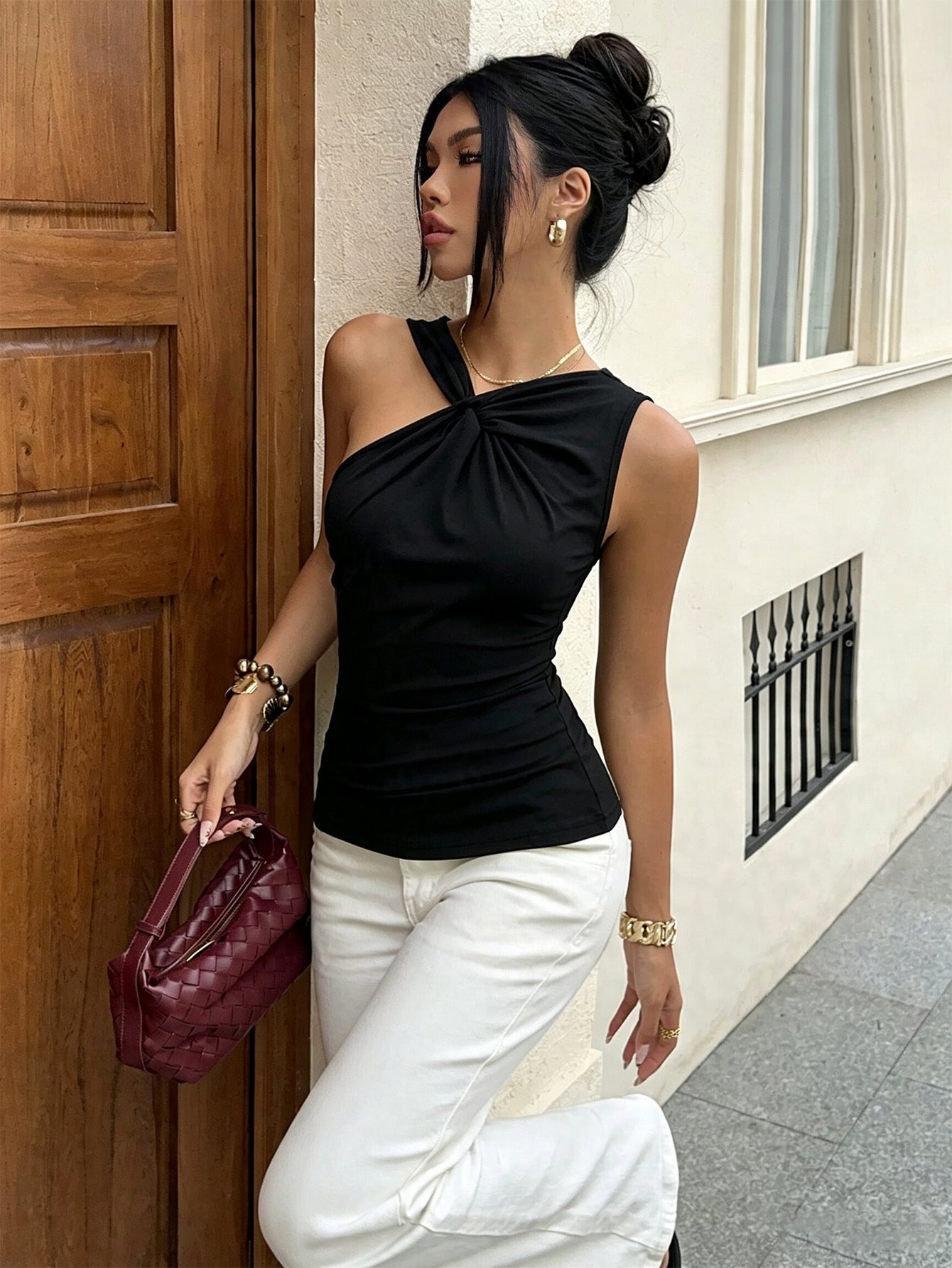 Asymmetrical One-Shoulder Twist Front Sleeveless Top